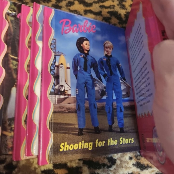 30 Vintage Barbie Books - Picture 4 of 10